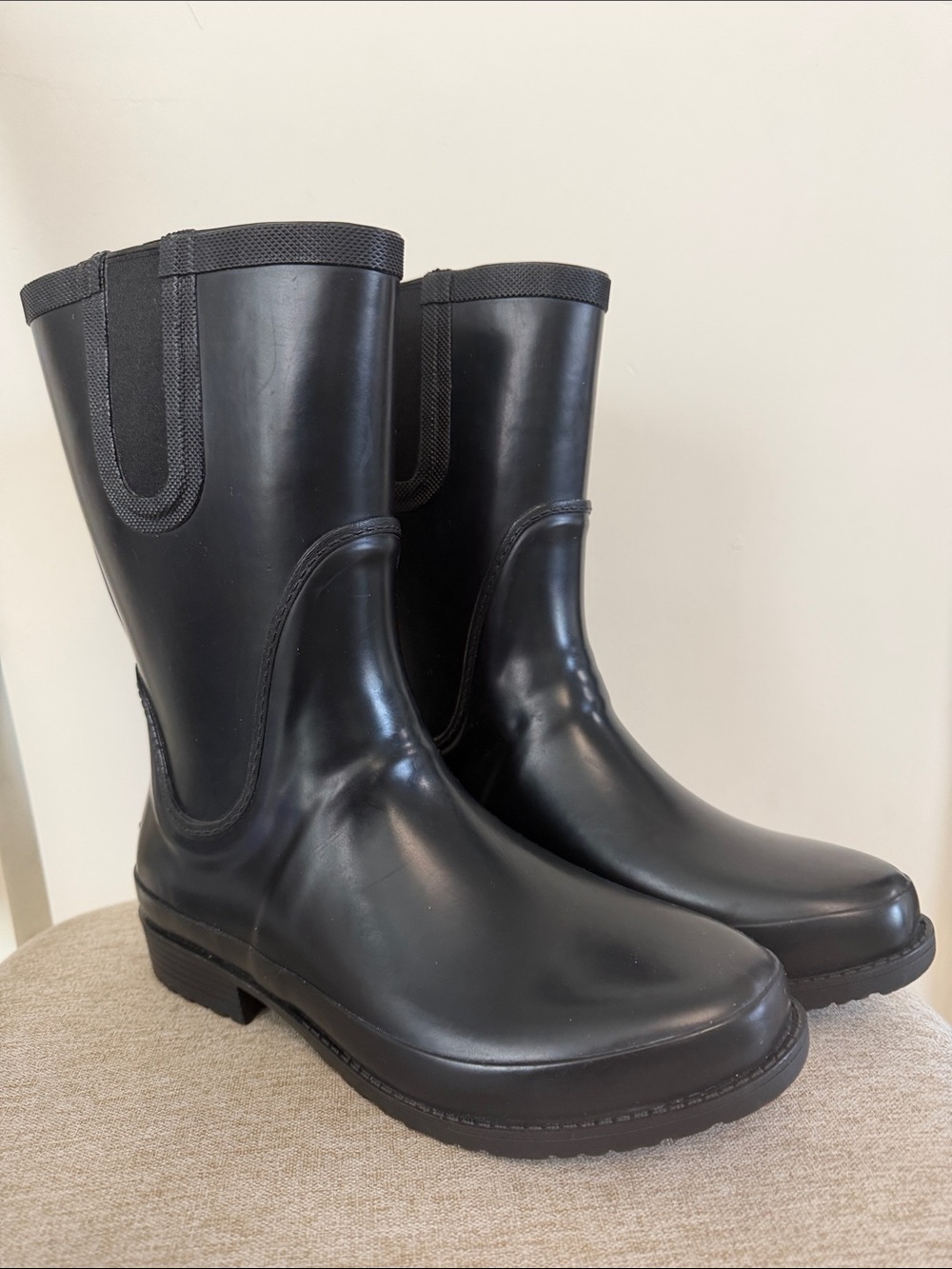 LL Bean Wellies in Classic Black. Waterproof. Like New. Size 9.